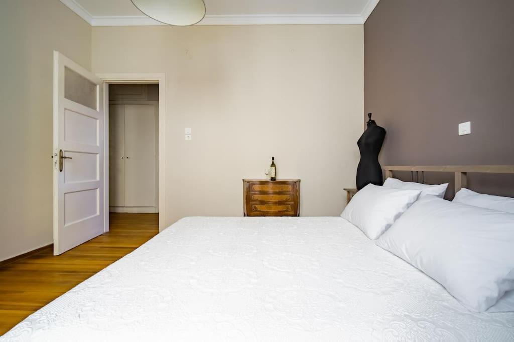 Emporikon Apartment Steps From Historic Center Atenas Exterior foto