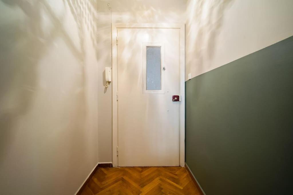 Emporikon Apartment Steps From Historic Center Atenas Exterior foto